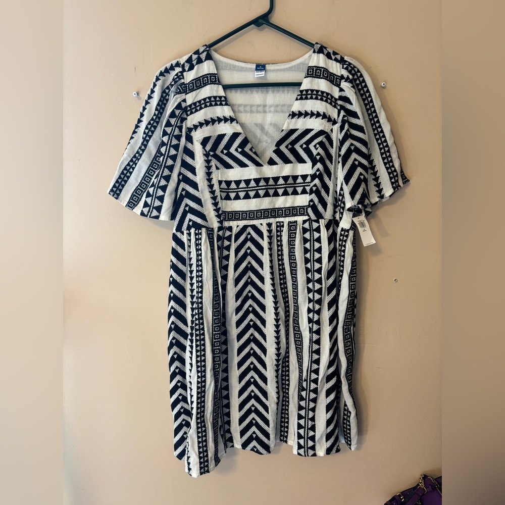 Old Navy Black and White Geometric Midi Dress